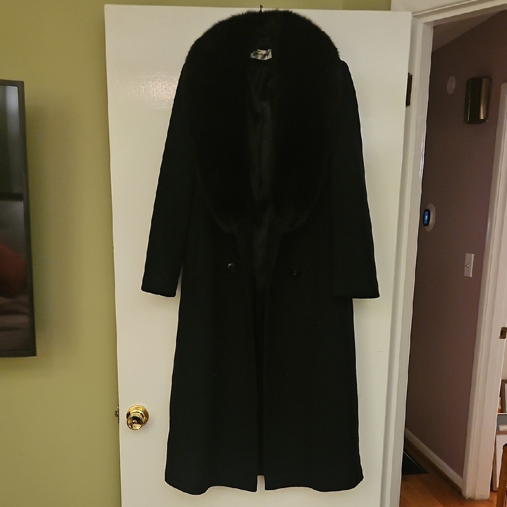 Black Classic Trench Coat with Timeless Silhouette